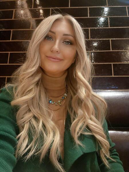 (Entirely handmade!) Glueless lace front wig in color "JENNIFER ANISTON" (26" with thicker ends) photo review