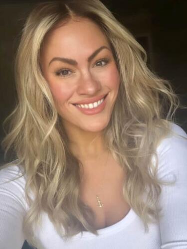 Ash blonde wig in color "CIARA" (extremely long with thicker ends) photo review