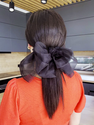 How luxury wigs can be styled with a bow