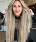 Glueless lace wig in color "JULIANNE HOUGH" (22" with thicker ends)