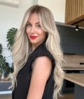 Blonde wig with bangs in color "KHLOE KARDASHIAN" (long)