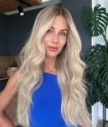 blonde wig KHLOE KARDASHIAN long 11