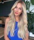 blonde wig KHLOE KARDASHIAN long 13
