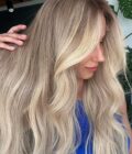 blonde wig KHLOE KARDASHIAN long 2