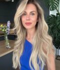 blonde wig KHLOE KARDASHIAN long 6