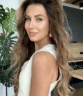 glueless lace wig lisa rinna 24 3 scaled