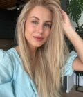 warm blonde wig romee strijd long 7
