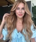 Strawberry blonde wig in color SHAKIRA long 2